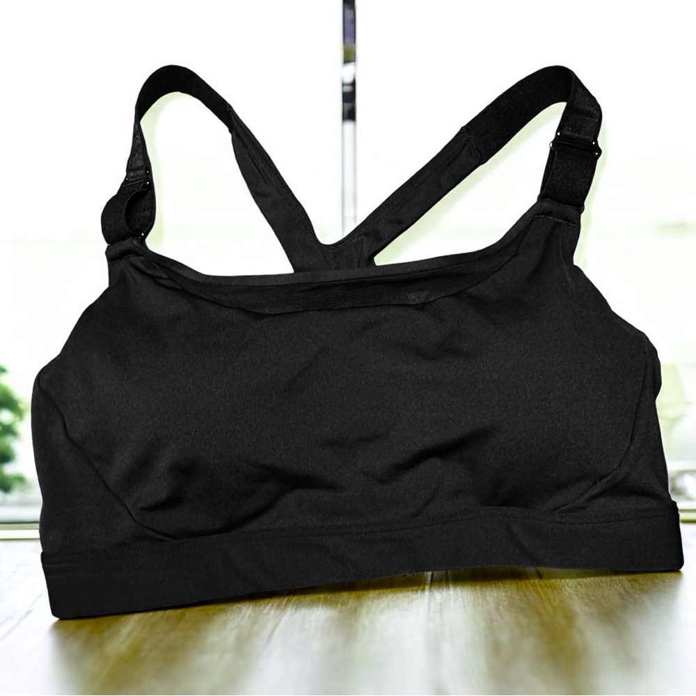 NWOT Athleta Sports Bra Black Medium - women’s - never worn
